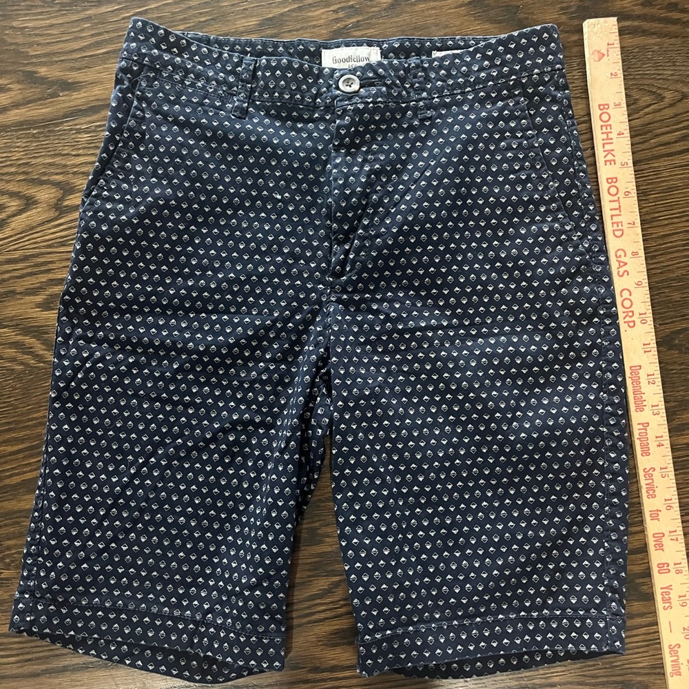Goodfellow & Co Navy blue and White diamond shorts flat front mens 28